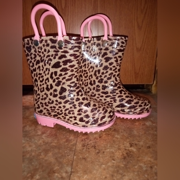 Kids Cheetah print rain boots - Picture 2 of 3
